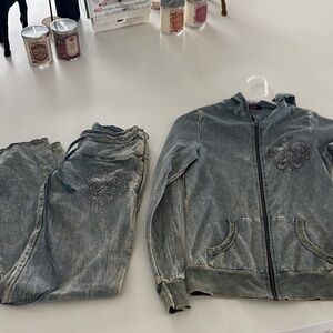 T Party sweatsuit set